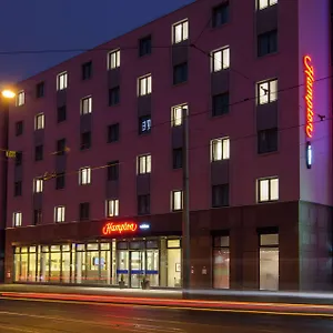 3* מלון Hampton By Hilton Center